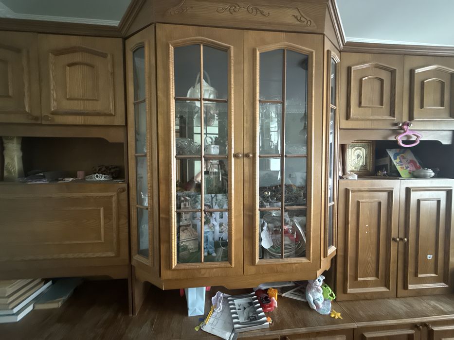 Стінка з сервантом