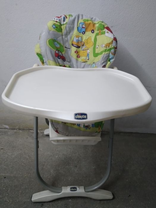 Cadeira de refeição Chicco usada.