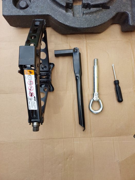 Домкрат Ключ Крюк Opel Astra K Опель Астра (Докатка )