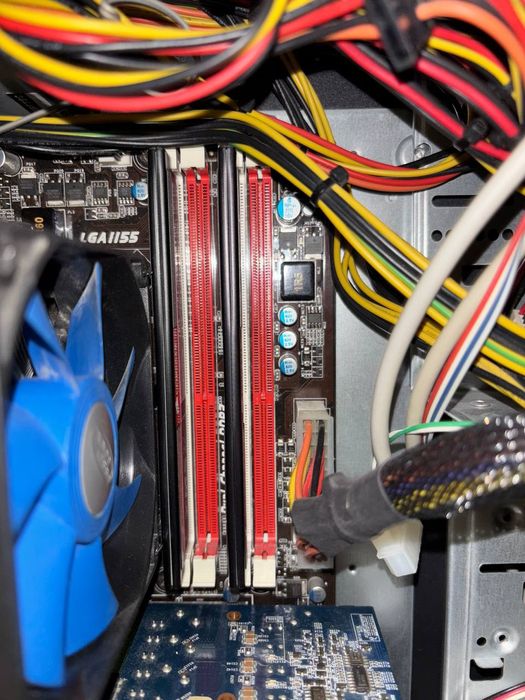 Продам пк Б/У стан, неробочий, спікер червоний пищіть при запуску