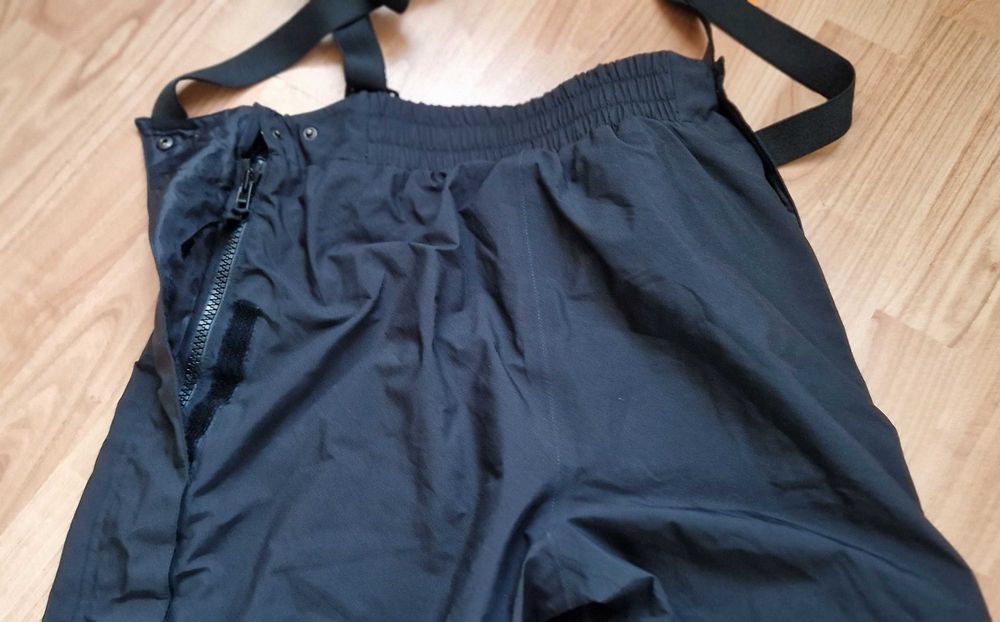 Męskie Czarne spodnie Salewa z szelkami Gore-Tex L