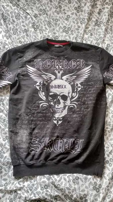 Czarna bluza z nadrukiem