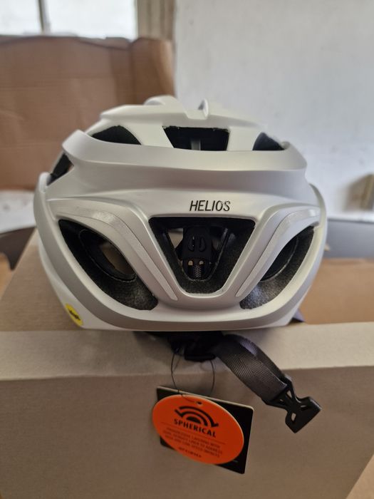 Kask rowerowy Giro Helios Spherical mips