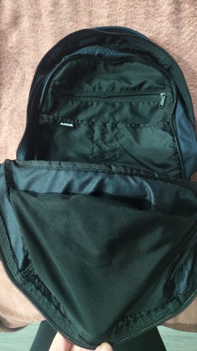 Продам б/в чоловічий темно-синій рюкзак Dakine