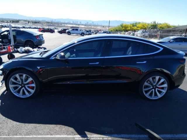 Tesla Model 3 2018 .