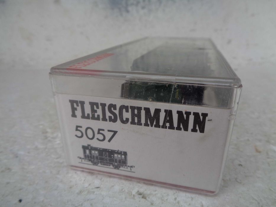 1:87 Fleischmann Carruagem passageiros comboio refª 5057 COM LUZ