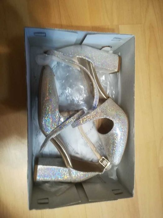 Srebrne czółenka Prestige 2045 – buty ślubne, tanio