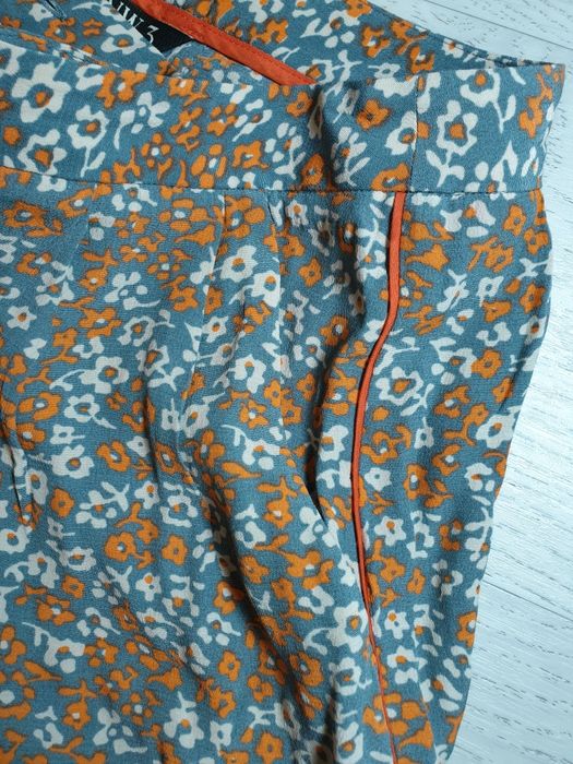 Летние женские брюки из вискозы в цветочный принт