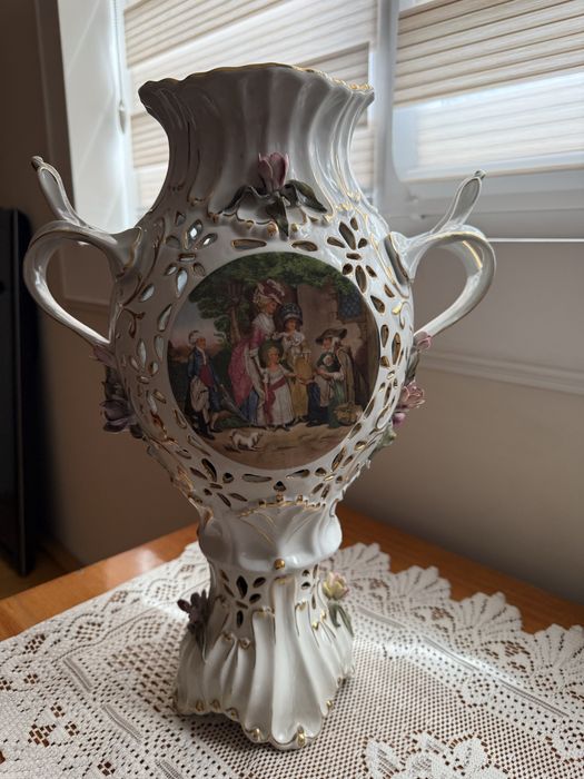 Порцелановая ваза