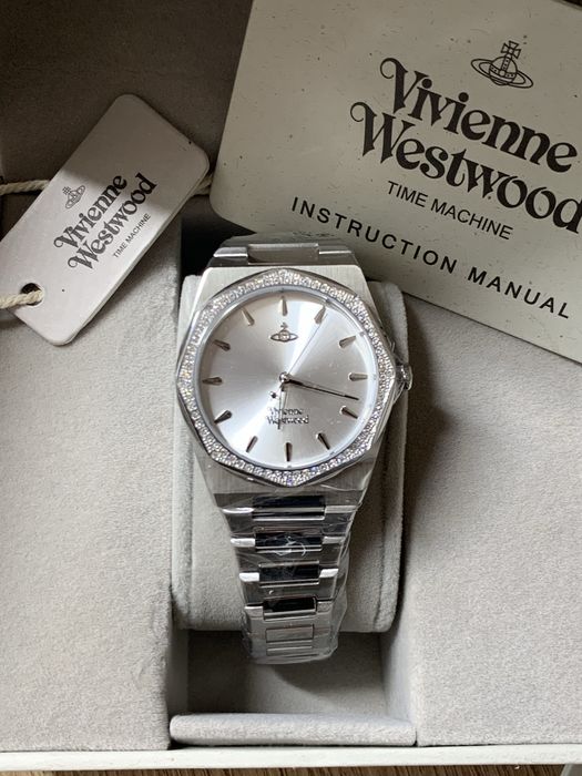 Новий годинник Vivienne Westwood