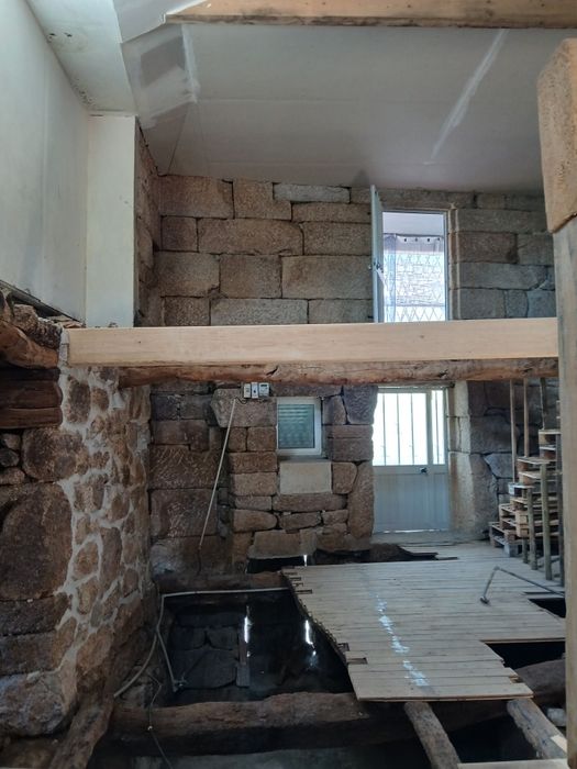 Casa em pedra de 4 frentes em Cidadelha de Aguiar - Vila Pouca de Aguiar