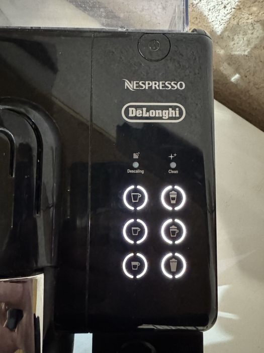 Кавомашина капсульна DeLonghi Nespresso Lattissima Touch EN 560.B