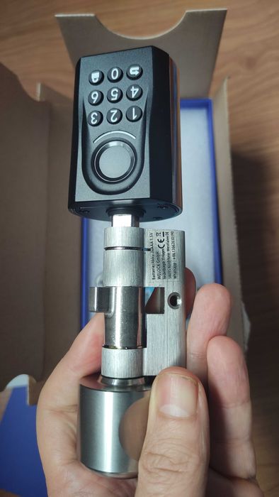 Fechadura com impressão digital e pin