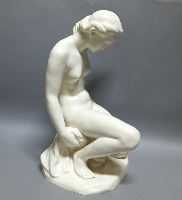 Akt - kąpiąca się, figura Rödental, proj. Fritz Winkler