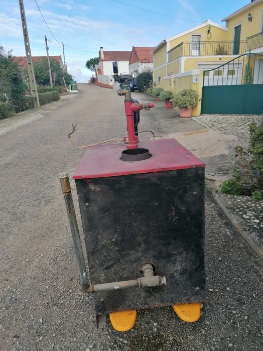 Vendo fogão a lenha usado para aquecimento central.