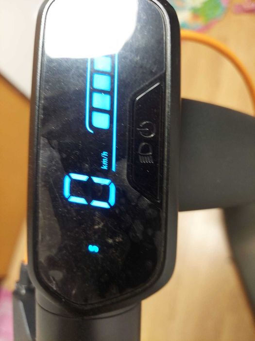 Trotinete Elétrica Ninebot KickScooter E2 Pro D (Para peças ou reparação)