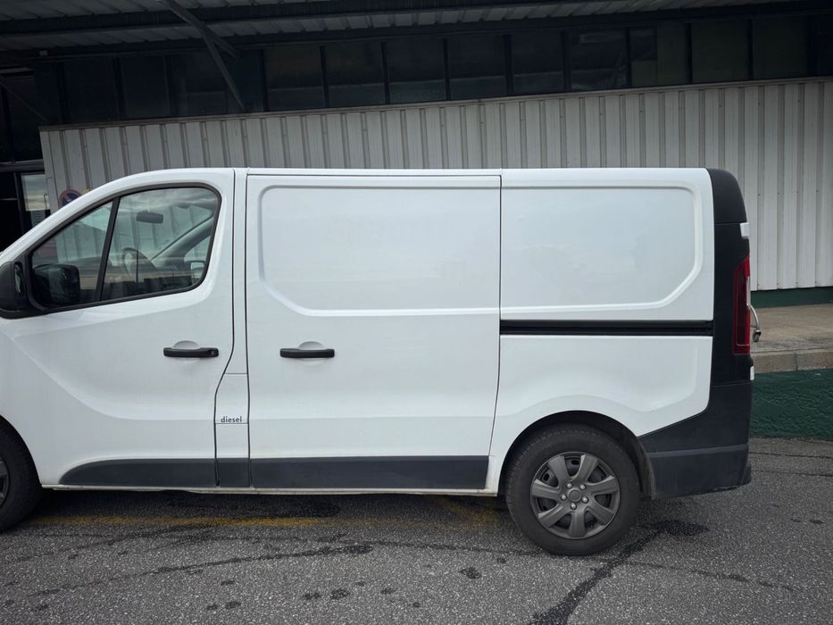 Opel vivaro iva dedutivel duas portas laterais