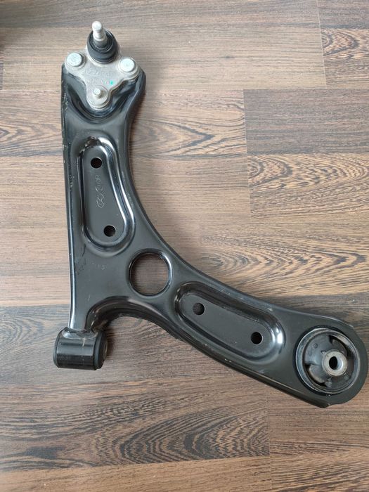 Важіль (ричаг) передній нижній правий Hyundai Elantra AD  16-20 р