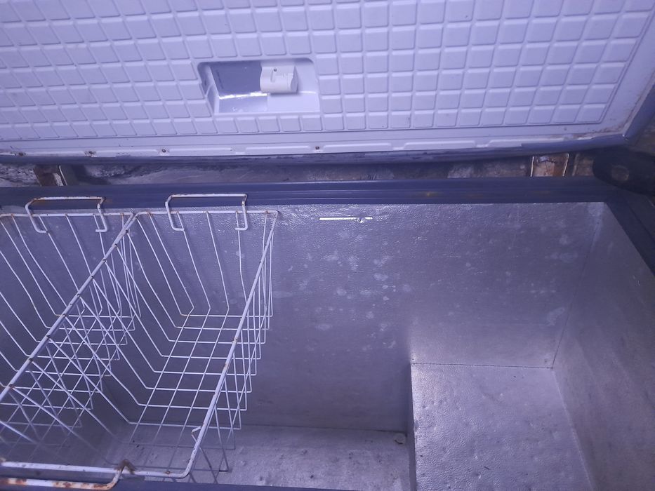Tenho para venda uma arca frigirifica usada a trabalhar em pleno