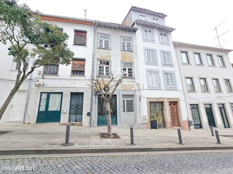 Edifício para Recuperação em Bragança - 175m² com 6 Quartos