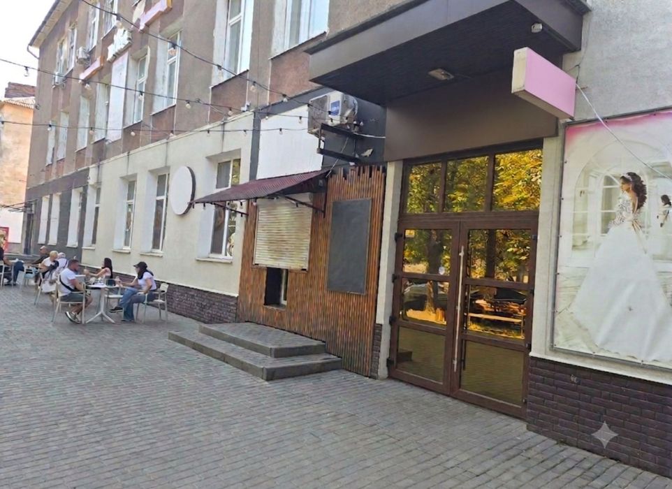 Продаж нежитлової будівлі — 256,9 м² | м.  Шептицький (м. Червоноград), просп. Шевченка, 14А
