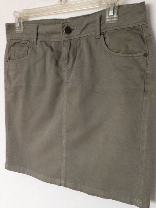 Camaieu - Spódnica khaki o prostym kroju; krótka spódniczka; S/36