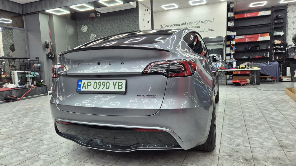 Tesla  Y  performance