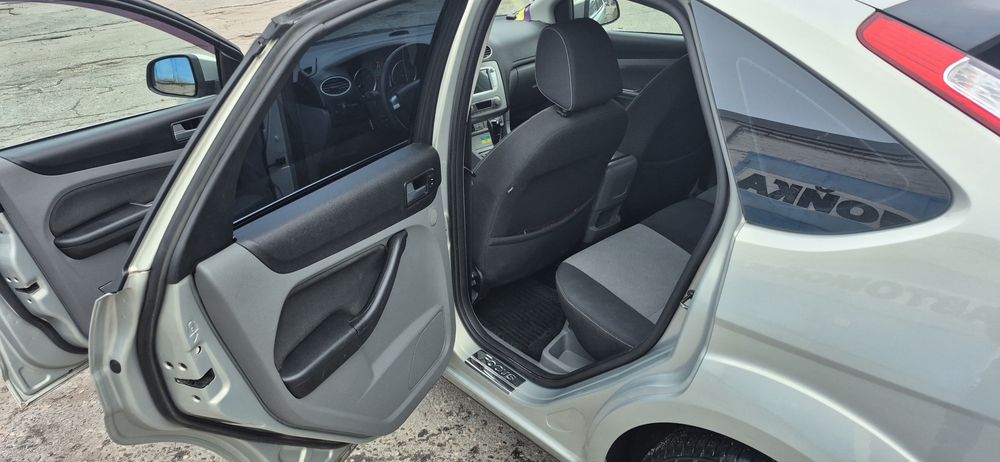 Продаю Форд фокус 2010 2.0 АКПП в комплектации Ghia