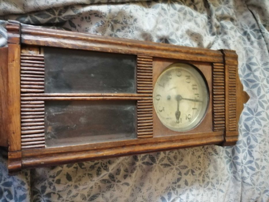 Stary zegar drewniany