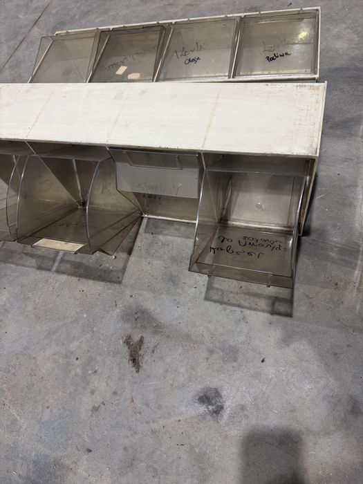 Pojemniki do segregacji, regały do garażu