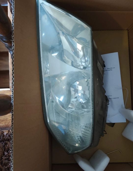 Farol Dianteiro Direito Skoda Octavia MK1
(2000-2010)
Bom.Skoda