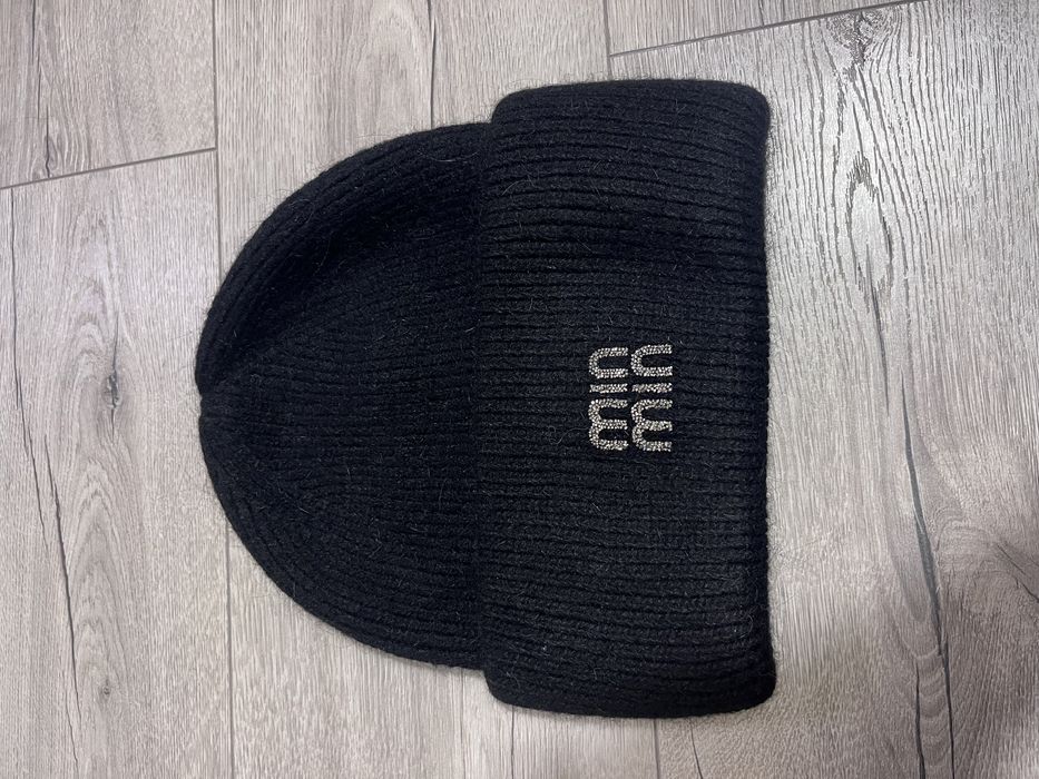 Зимова шапка під бренд