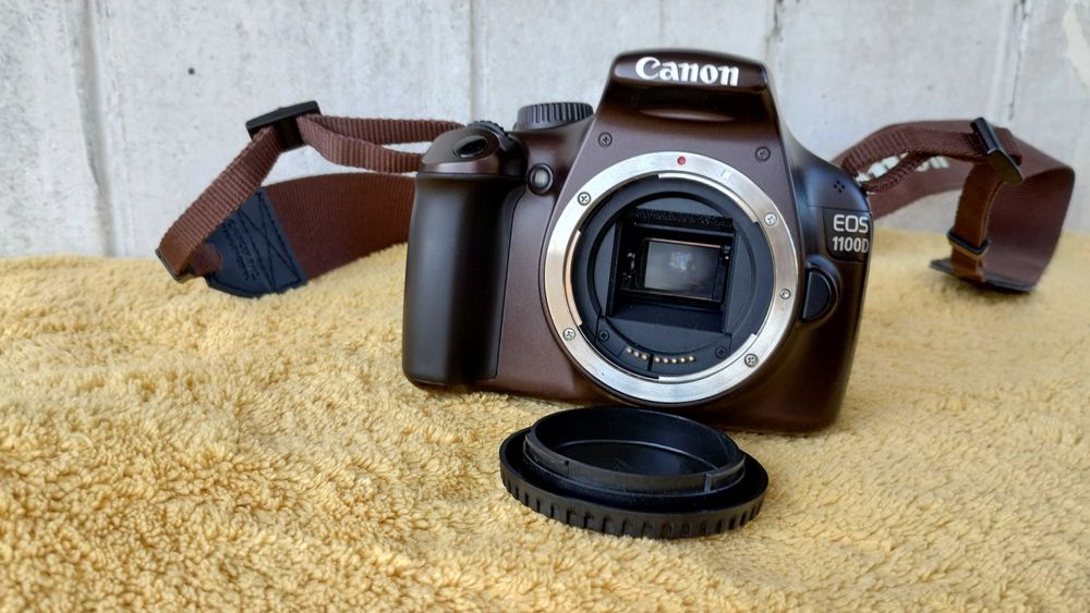 Цифрова дзеркальна камера canon 1100d body + ef-s 18-55 + ef 28-135 + кофр + штатив