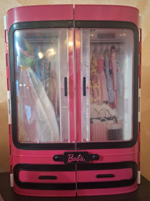 Шкаф barbie в нормальному стані