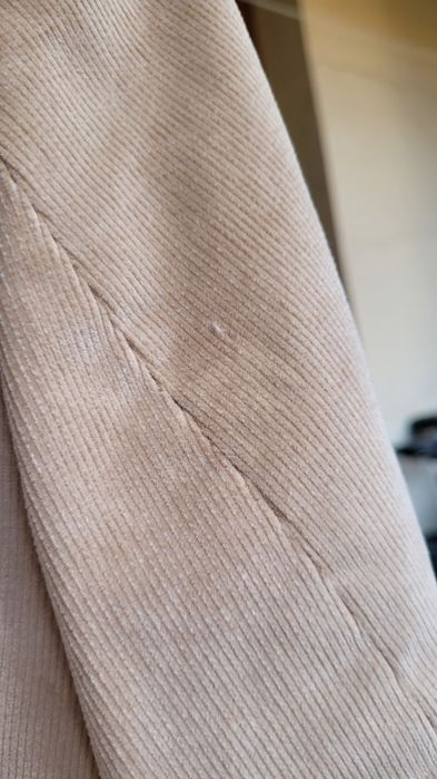 Sztruksowy beżowy płaszczyk z podszewką