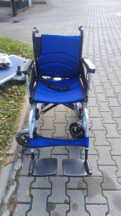 Wózek inwalidzki elektryczny składany