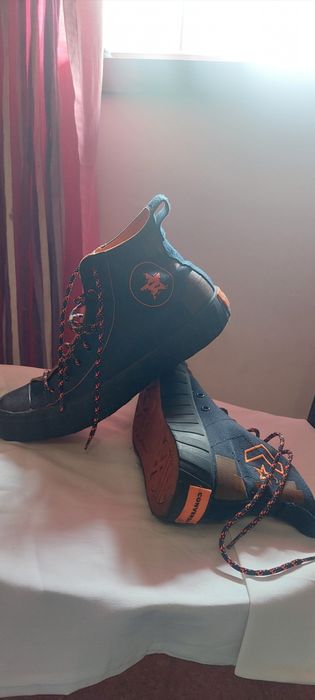 Sapatilhas marca All Star estão em excelente estado de conservação