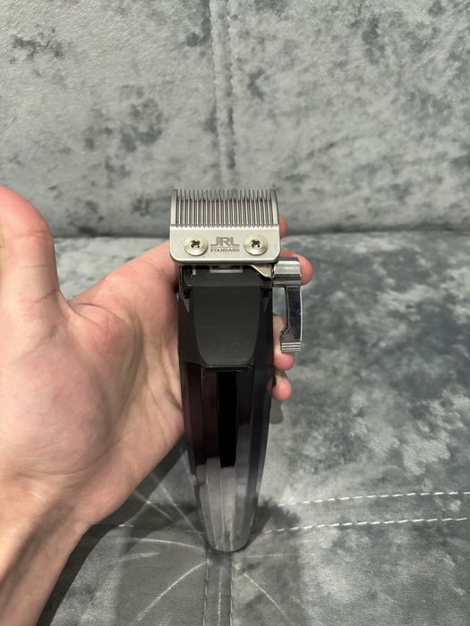 Продам машинку для стрижку JRL FreshFade 2020C