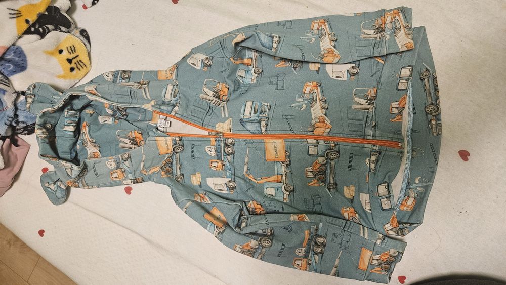 Bluza rozpinana auta 104/110