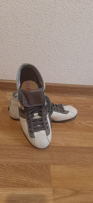 Продам  шкіряні кросівки бренду CAMPER. Дуже легкі і зручні на ніжці 36 розміру.