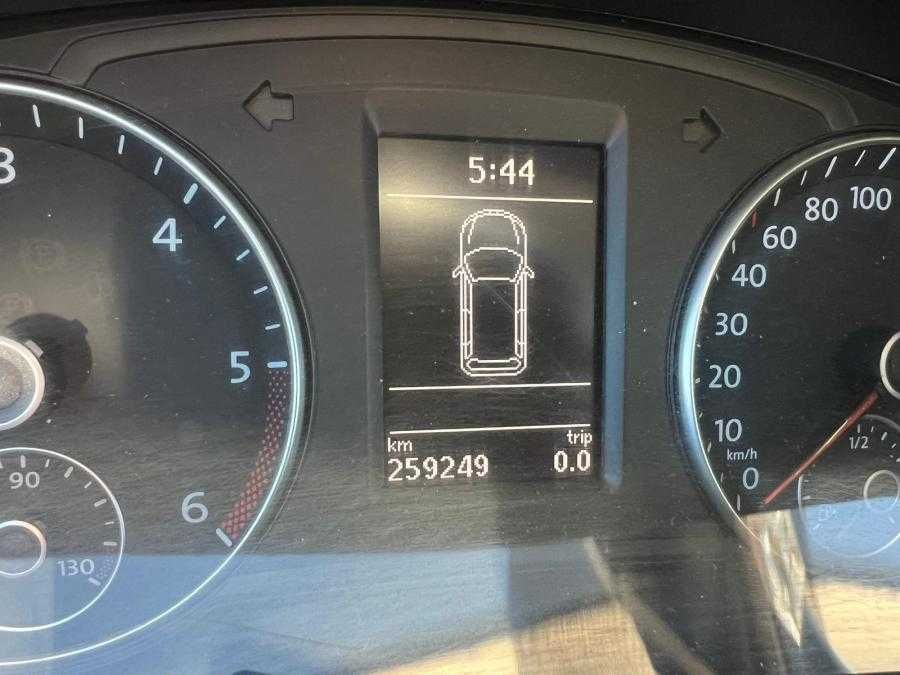 COM FINANCIAMENTO - Vende-se Volkswagen Sharan 2.0 2013