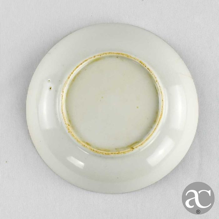 Taça e Pires China, Qianlong, séc. XVIII, decorada com flores e ouro