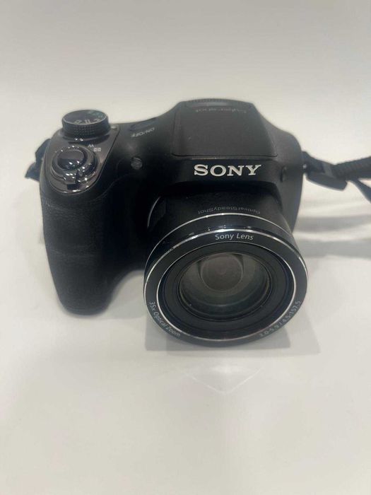 Máquina fotográfica + Bolsa  + cartão de memória 128MB)
Sony DSC-HX300