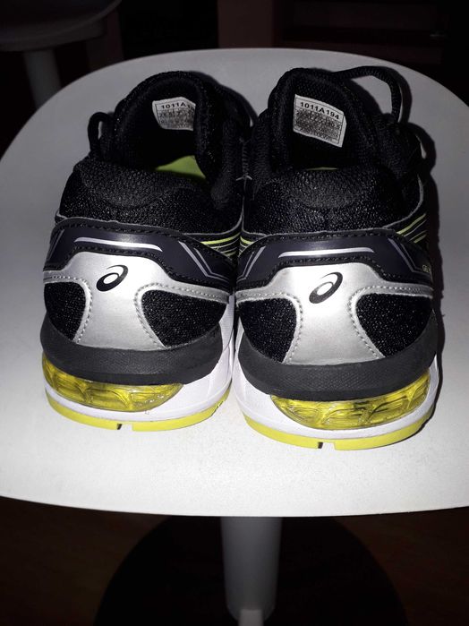 Asics buty sportowe do biegania 40.5