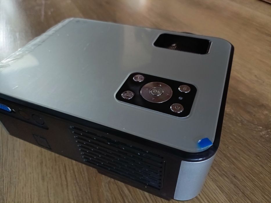 Projektor Crenova C9