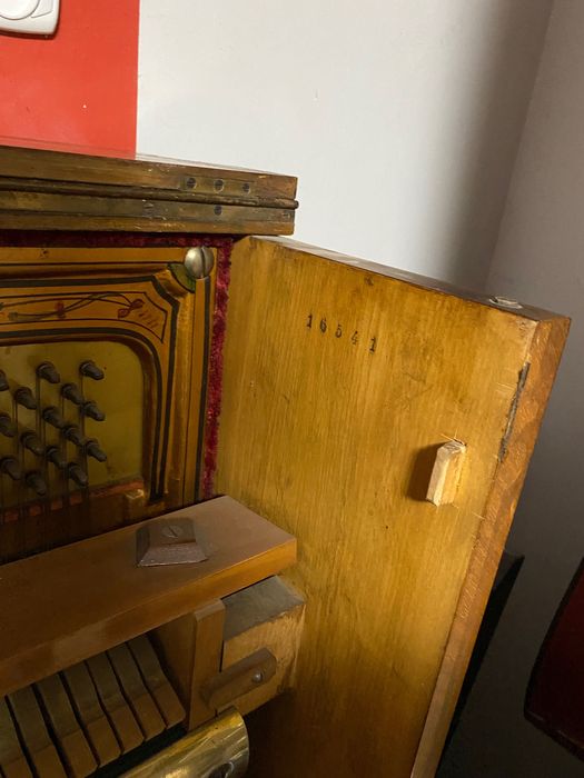 Pianino antyczne