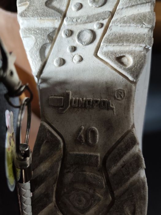 Buty do tenisa firmy JUNOPOL