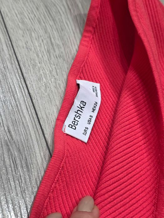 Prążkowana sukienka Bershka S