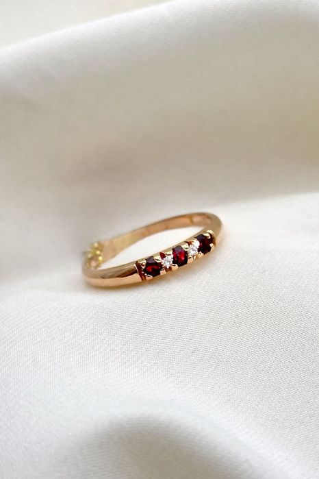 Złoty pierścionek 585 z granatami | rozmiar 25 | 3,26 g | BIGDIAMOND