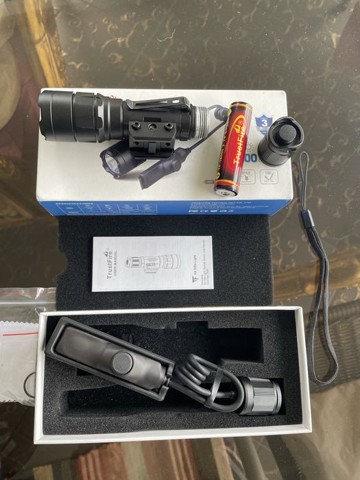 Тактичний  підствольний ліхтарик з високою яскравістю 1800 люменів